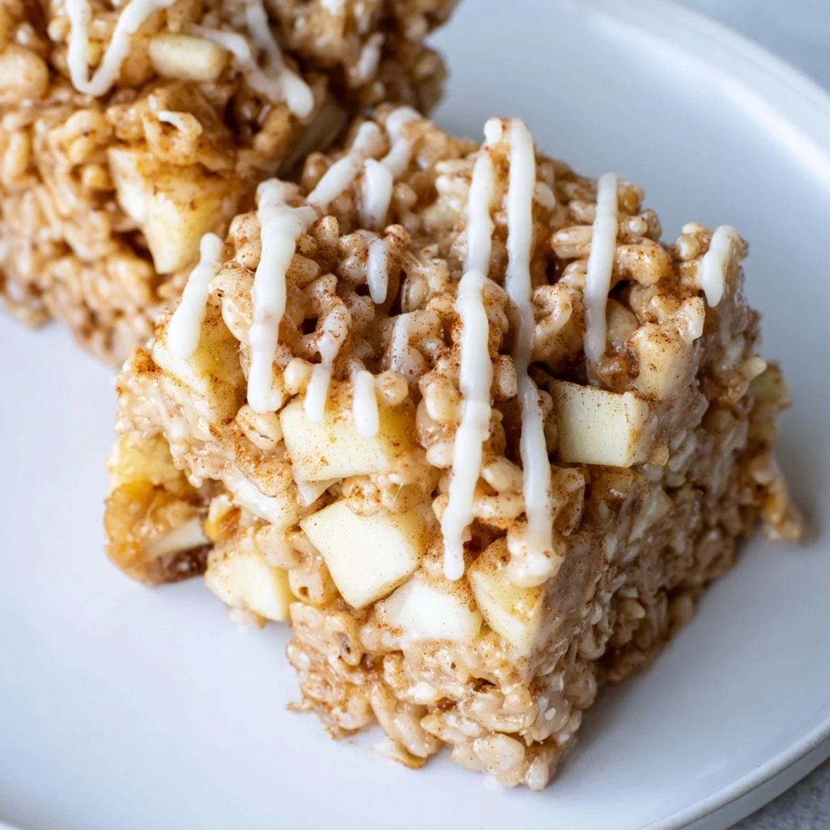 Chewy marshmallow apple pie rice krispie bars with caramelized apple pieces and cinnamon spice